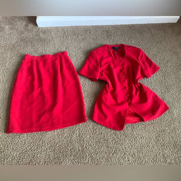 Marianna Short Sleeve Red Skirt Suit Size 12 - Picture 1 of 3